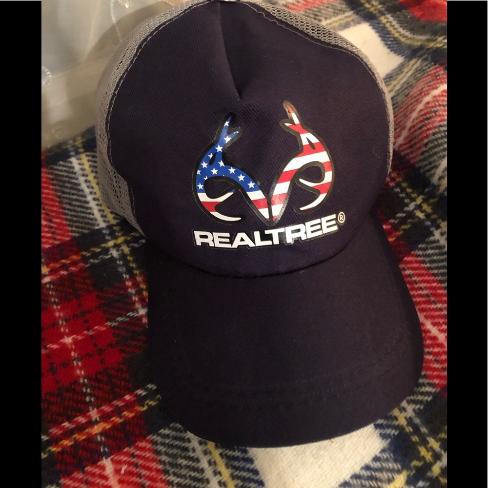 NWT Realtree hats with patriotic logo on front